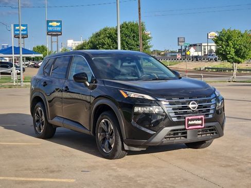 Used 2025 Nissan Rogue SV FWD image 3