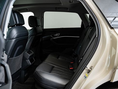 Used 2021 Audi e-tron Prestige w/ Prestige Package image 44