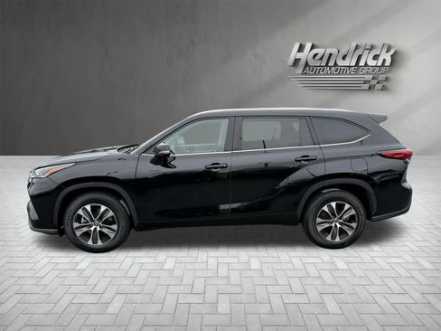 Used 2021 Toyota Highlander XLE FWD image 7