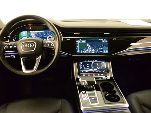 Used 2022 Audi Q7 Premium w/ Convenience Package image 3