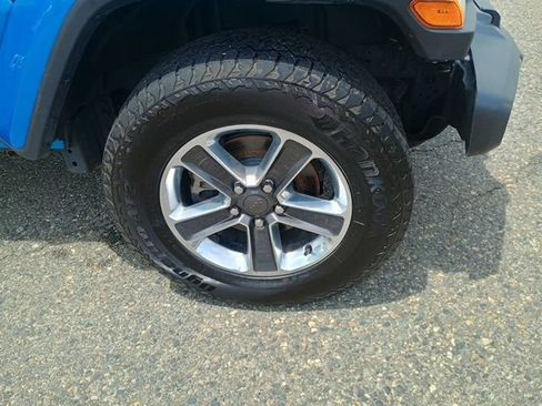 Used 2023 Jeep Wrangler Unlimited Sahara AWD/4WD image 10
