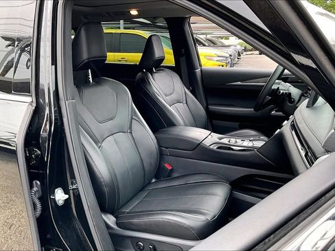 Certified 2025 INFINITI QX60 Luxe FWD image 10
