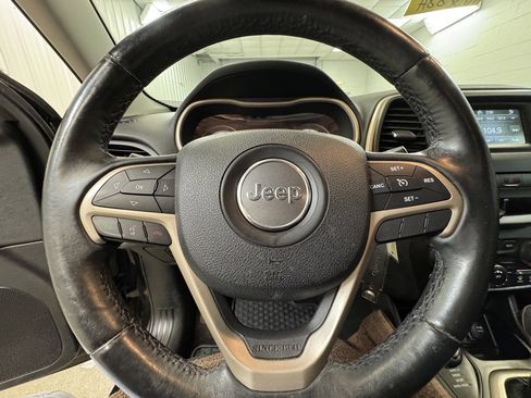 Used 2016 Jeep Cherokee Altitude w/ Cold Weather Group image 31