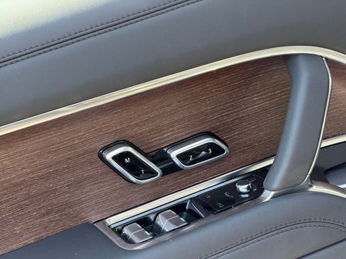 Certified 2024 Land Rover Range Rover SE image 32