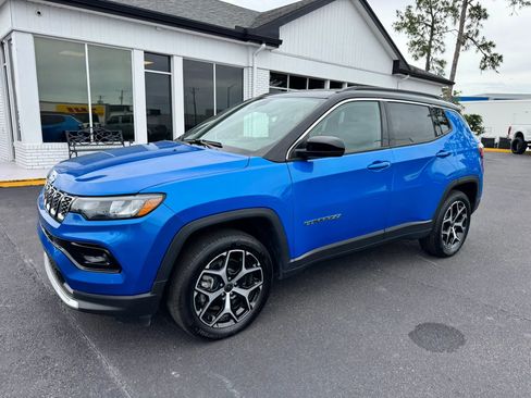 Used 2025 Jeep Compass Limited AWD/4WD image 1