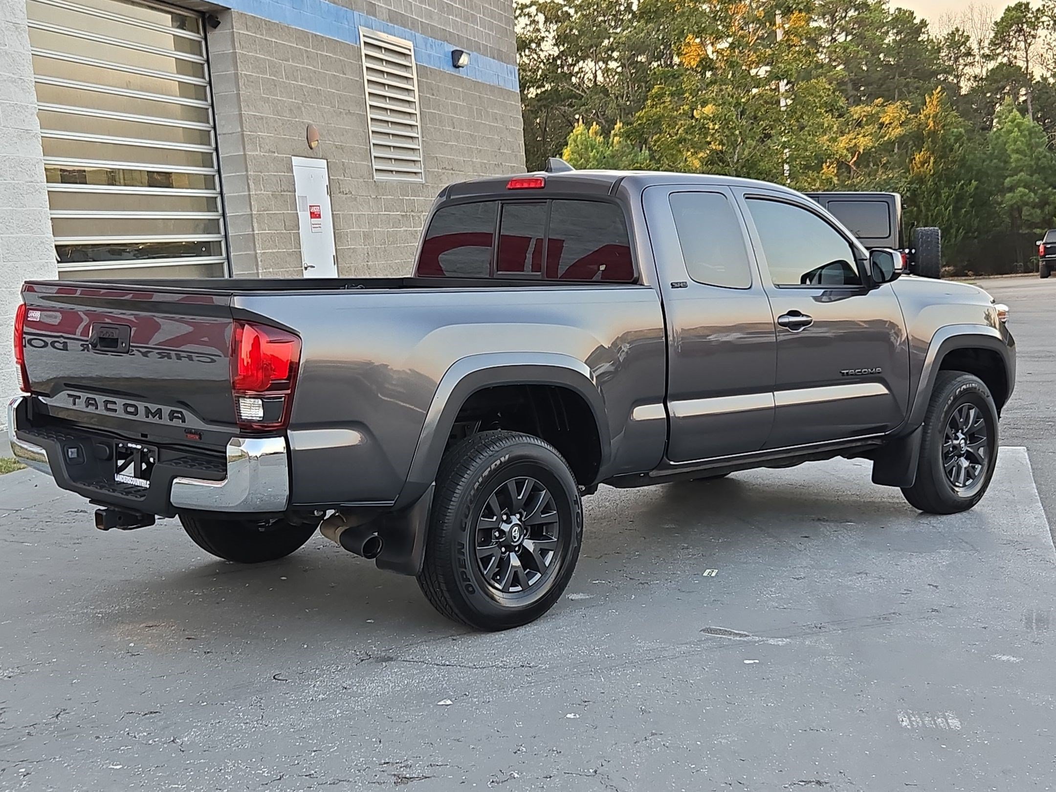 Used 2022 Toyota Tacoma SR5 w/ SR5 Appearance Package (SM) RWD image 7