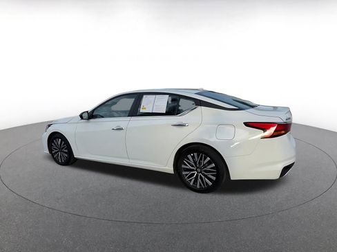 Used 2025 Nissan Altima 2.5 SV image 10