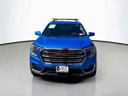 Used 2024 GMC Terrain SLT w/ Infotainment Package II FWD image 2