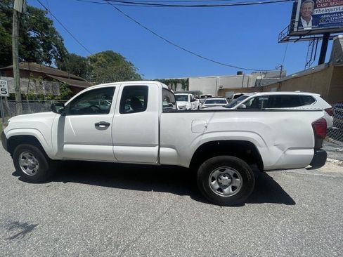 Used 2018 Toyota Tacoma SR RWD image 16