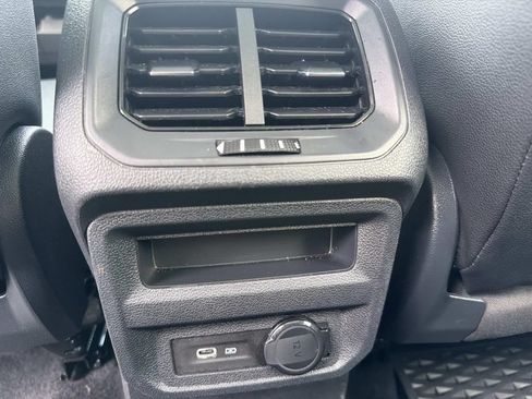 Used 2023 Volkswagen Tiguan SE w/ Panoramic Sunroof Package FWD image 21