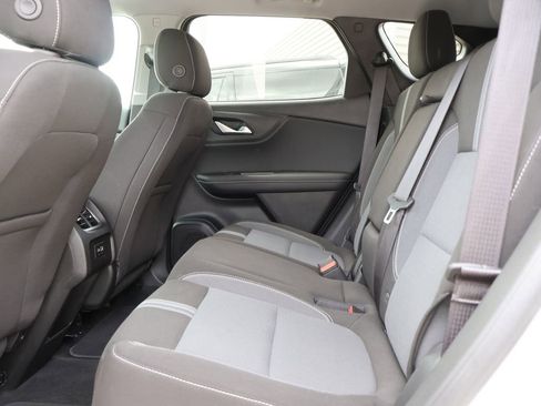 Used 2025 Chevrolet Blazer LT FWD image 17