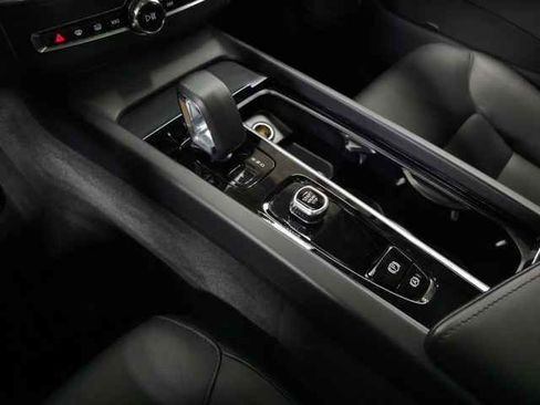 Used 2025 Volvo XC60 B5 Core w/ Protection Package Premier image 30