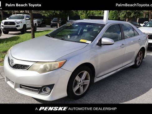 Used 2012 Toyota Camry SE FWD image 1