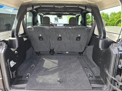 Used 2025 Jeep Wrangler Unlimited Rubicon AWD/4WD image 26