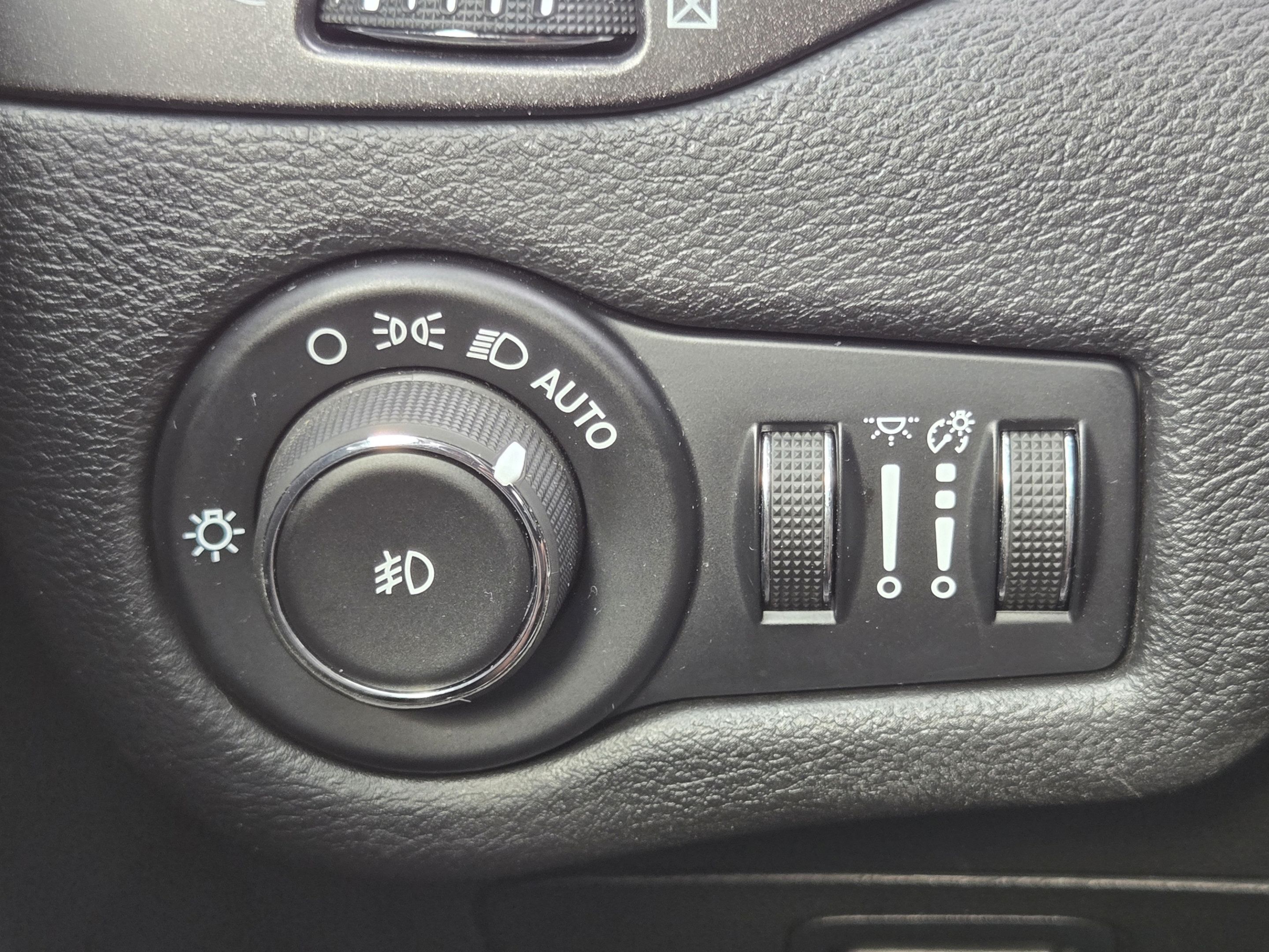Used 2019 Jeep Cherokee Trailhawk AWD/4WD image 19