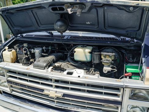 Used 1988 Chevrolet G20 RWD image 15