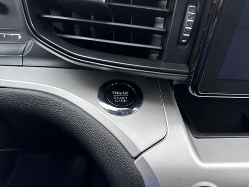 Used 2022 Ford Explorer XLT image 18