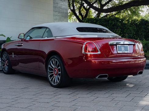 Used 2018 Rolls-Royce Dawn RWD image 17