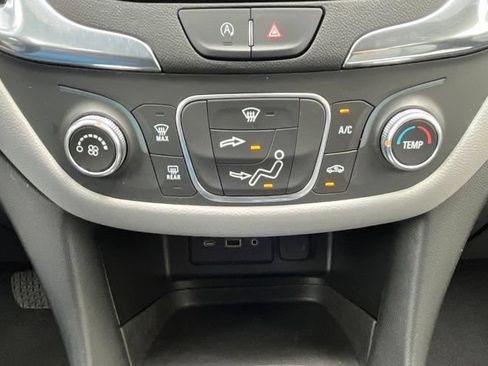 Used 2022 Chevrolet Equinox LS AWD/4WD image 17