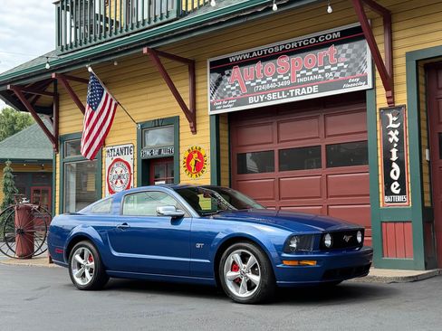 Used 2006 Ford Mustang GT Premium RWD image 1