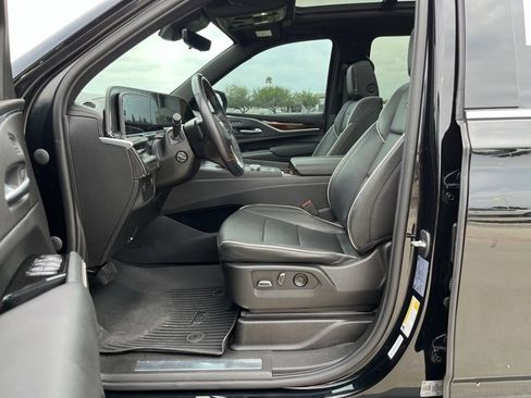 Used 2023 Cadillac Escalade ESV Premium Luxury image 31