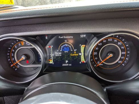 Used 2023 Jeep Gladiator Mojave w/ LED Lighting Group AWD/4WD image 13