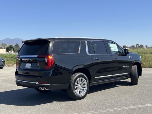 New 2026 GMC Yukon XL Denali w/ Sun & Power Step Package AWD/4WD image 3