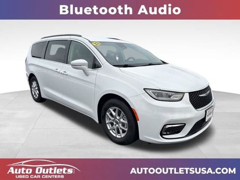 Used 2022 Chrysler Pacifica Touring-L FWD image 1