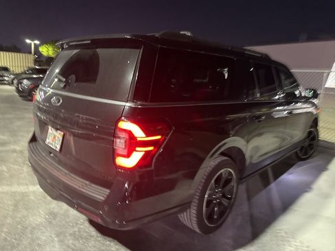 Used 2022 Ford Expedition Max Limited image 13