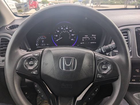 Used 2019 Honda HR-V EX image 2