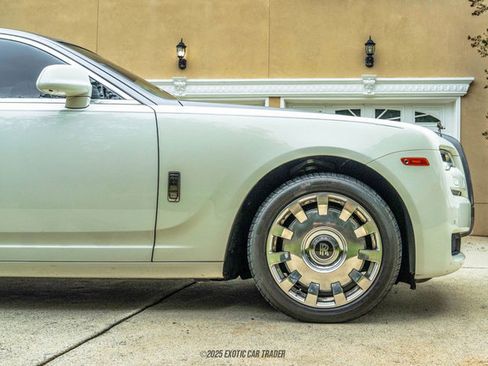 Used 2015 Rolls-Royce Ghost image 11
