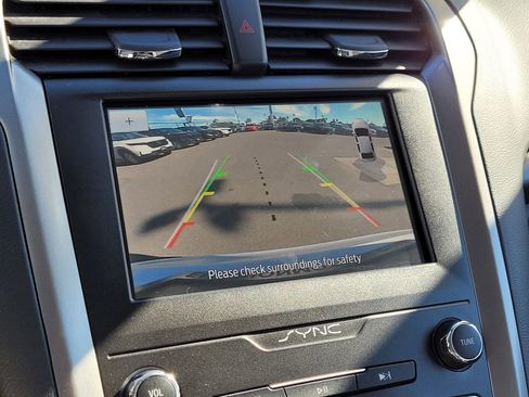 Used 2020 Ford Fusion SE image 24