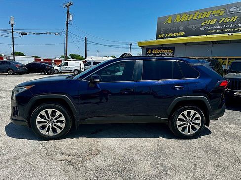 Used 2019 Toyota RAV4 XLE Premium FWD image 2