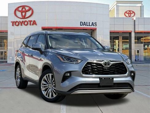 Used 2023 Toyota Highlander Platinum image 1