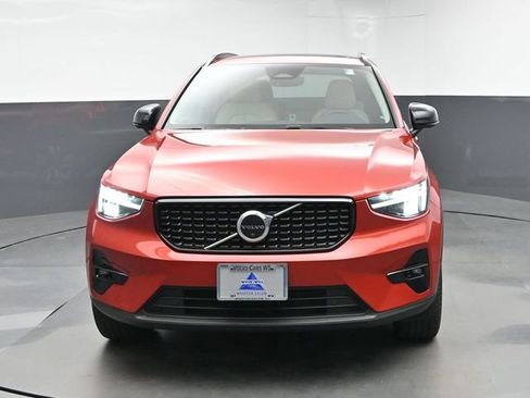 Used 2023 Volvo XC40 B5 Plus w/ Driver Assist Package AWD/4WD image 3