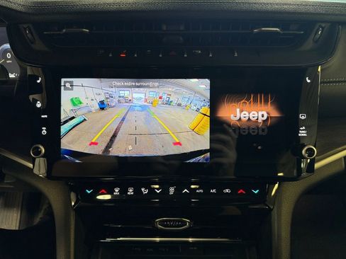 New 2026 Jeep Grand Cherokee L Limited w/ Trailer Tow Package AWD/4WD image 18