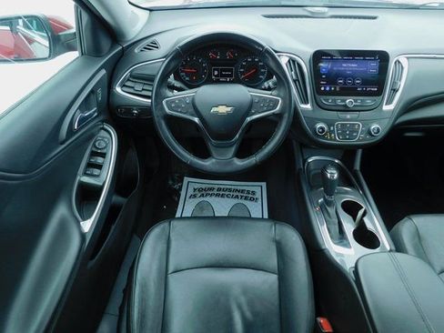 Used 2019 Chevrolet Malibu LT w/ Leather Package image 3