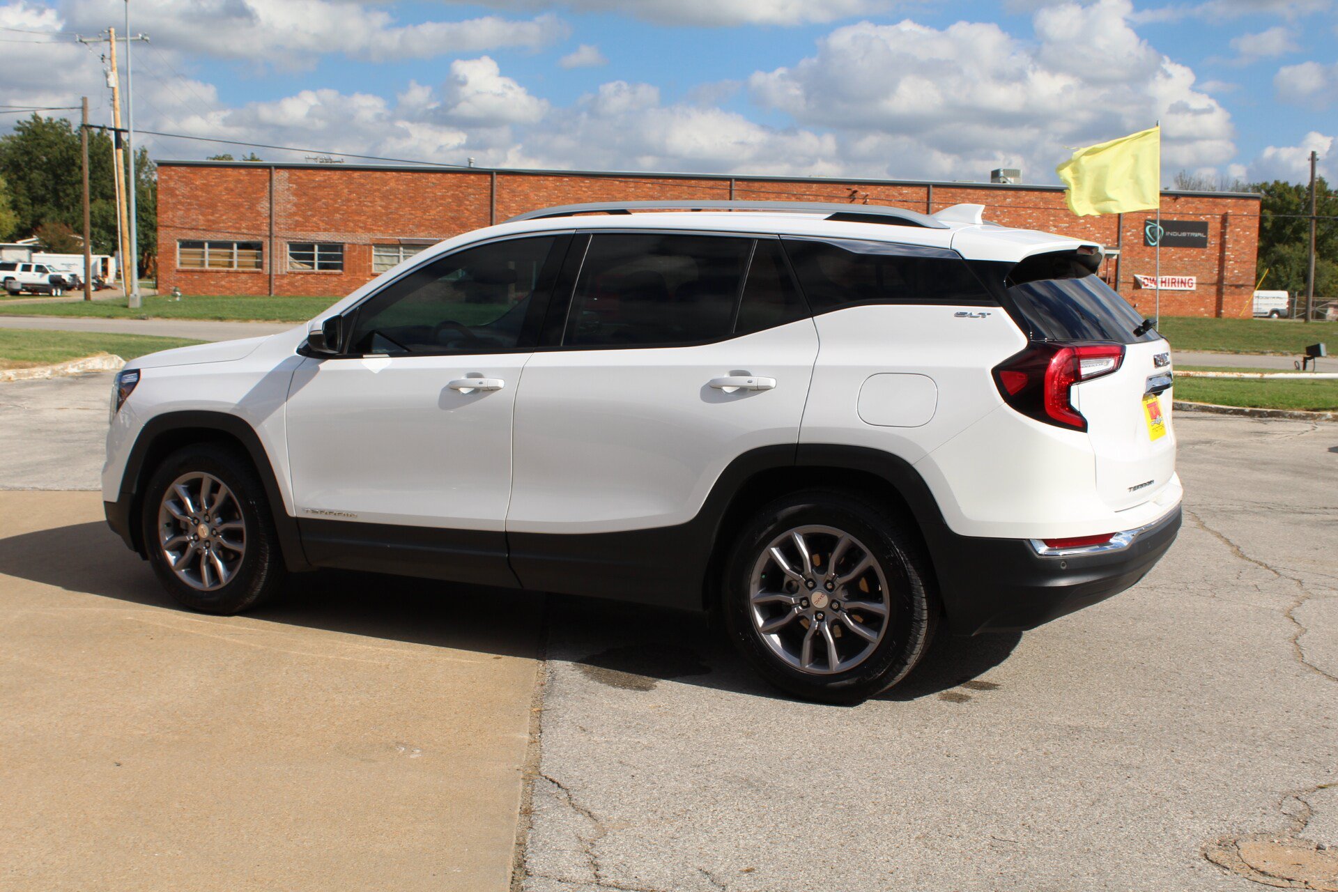 Used 2022 GMC Terrain SLT w/ Tech Package FWD image 8