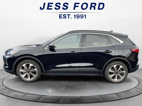 Used 2023 Ford Escape Platinum image 2