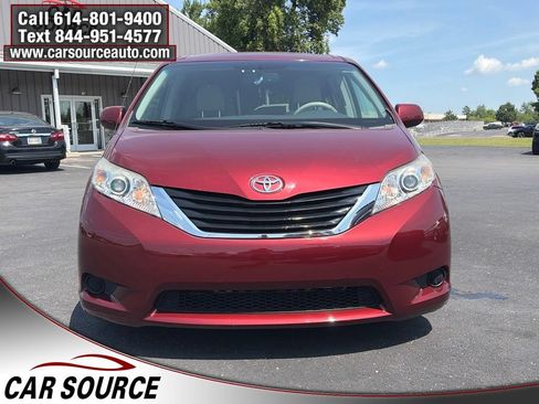 Used 2012 Toyota Sienna LE w/ Towing Pkg FWD image 2
