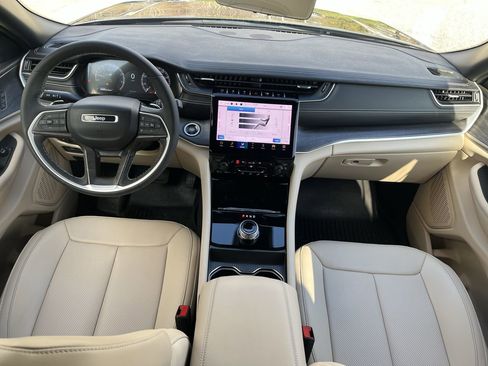 Used 2024 Jeep Grand Cherokee L Limited w/ Luxury Tech Group II image 28