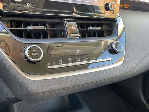 Used 2022 Toyota Corolla LE image 29