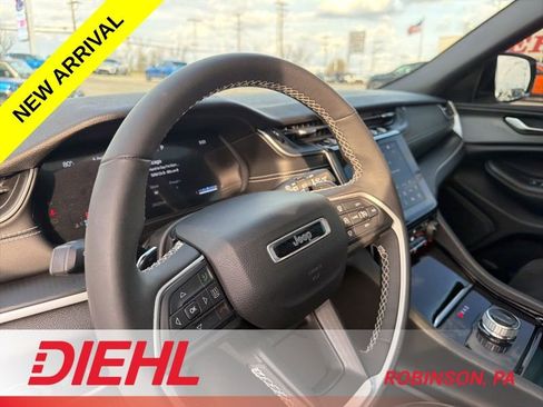 Certified 2023 Jeep Grand Cherokee Altitude image 12