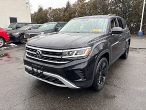 Used 2023 Volkswagen Atlas SE w/ Panoramic Sunroof Package AWD/4WD image 3