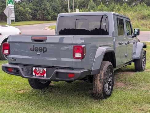 New 2025 Jeep Gladiator Sport image 7