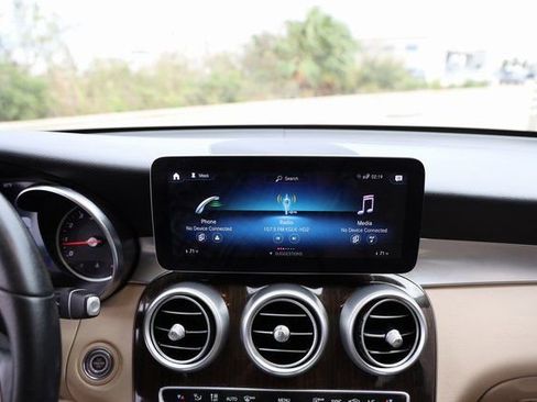 Used 2022 Mercedes-Benz GLC 300 image 17