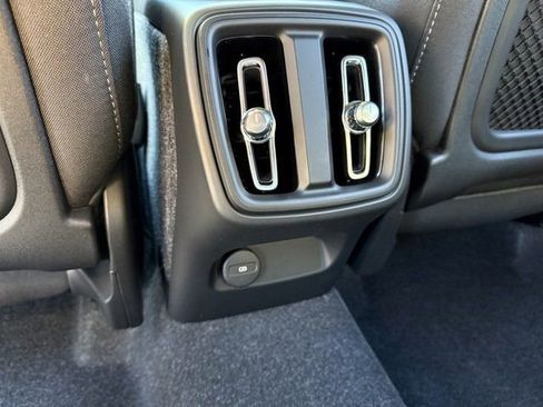 New 2025 Volvo XC40 B5 Core image 14