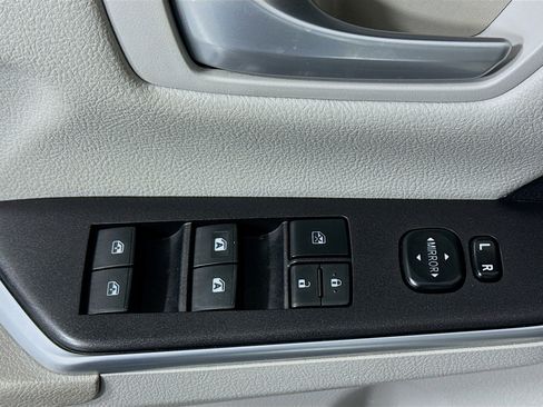 Used 2016 Toyota Camry LE image 23