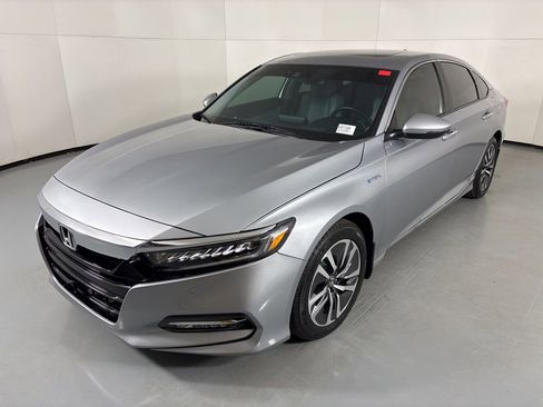 Used 2019 Honda Accord Touring image 4