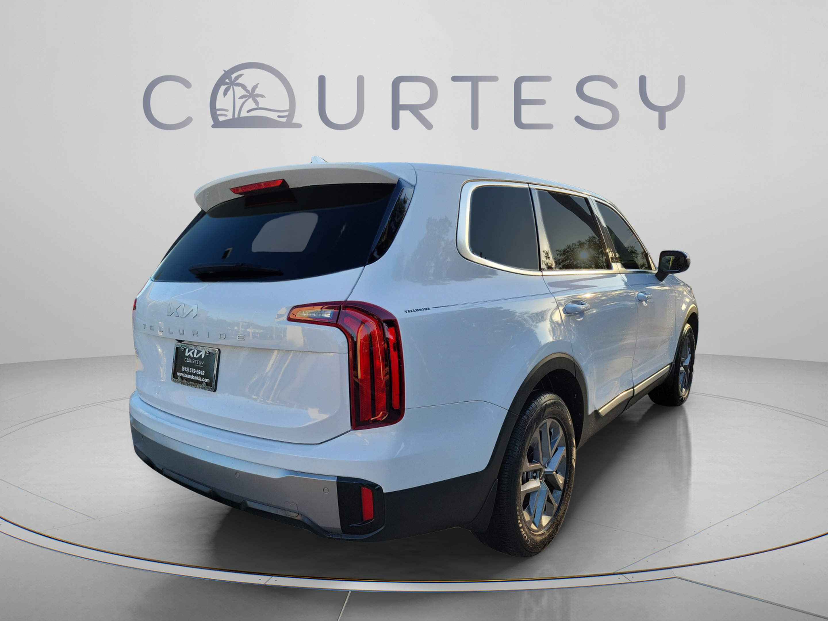 Certified 2025 Kia Telluride LX FWD image 3